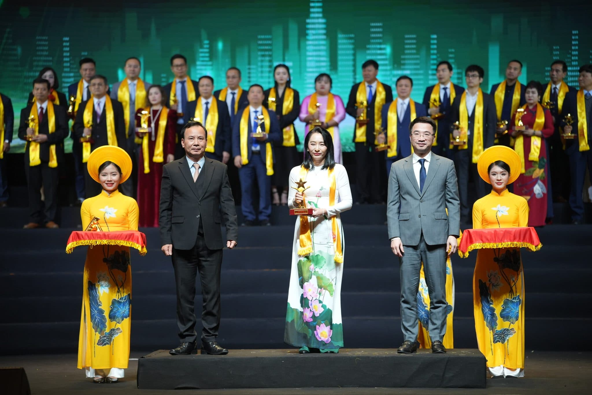 SA GIANG TỰ HÀO ĐẠT TOP 100 THƯƠNG HIỆU TIÊU BIỂU VIỆT NAM TẠI LỄ VINH DANH GIẢI THƯỞNG SAO VÀNG ĐẤT VIỆT 2024