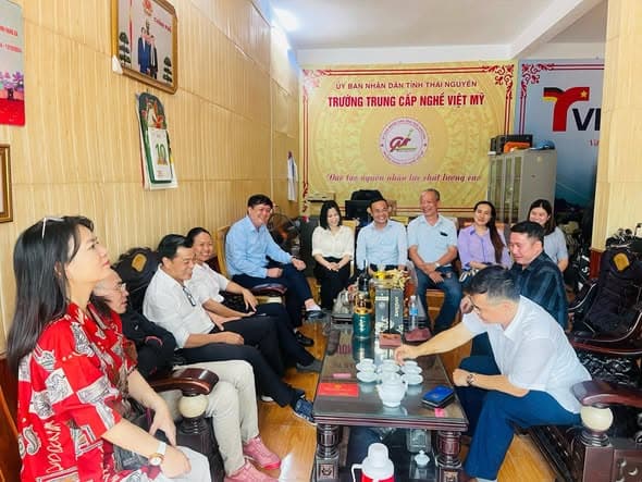 KÝ KẾT HỢP TÁC GIỮA TẬP ĐOÀN BẢO HIỂM DBV VÀ TRƯỜNG TRUNG CẤP NGHỀ VIỆT MỸ